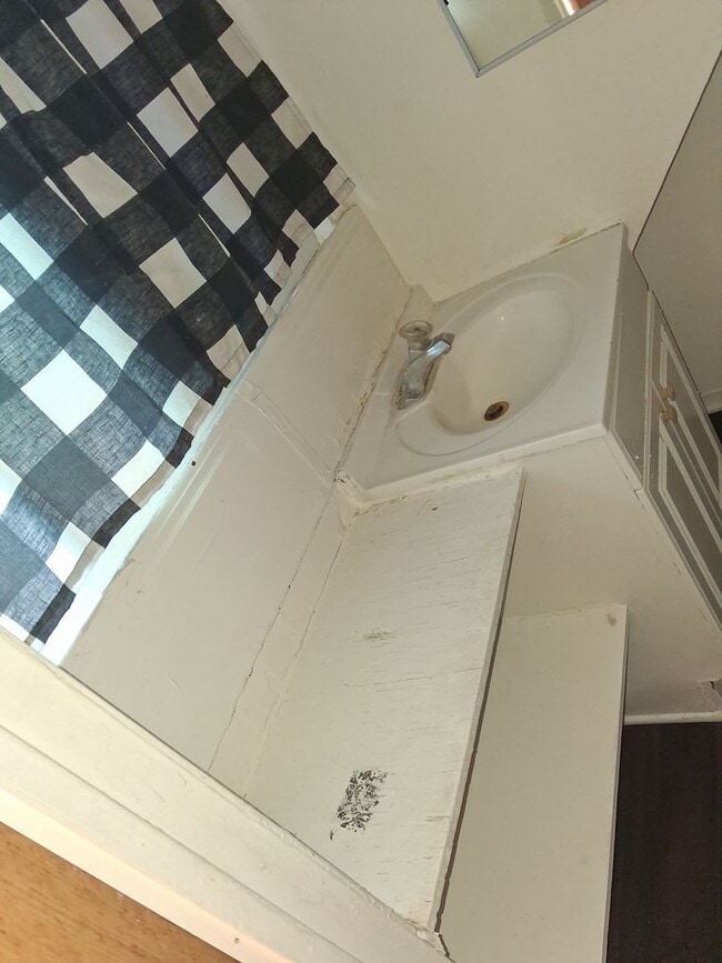 Building Photo - Bear City Studio