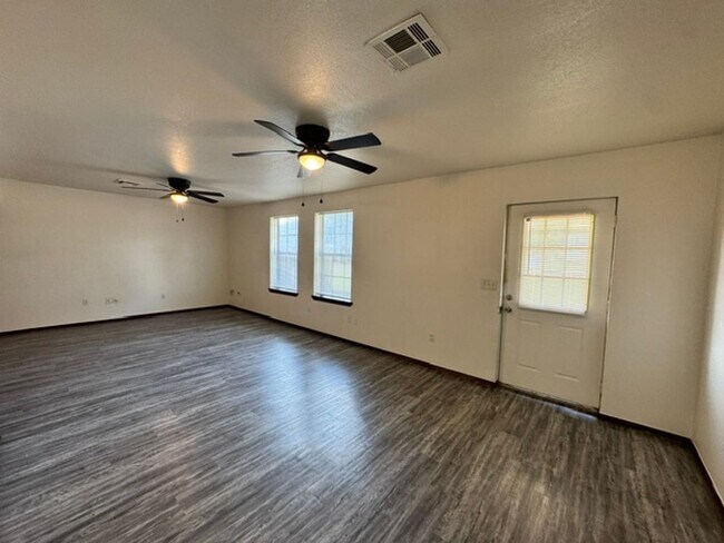 Foto del edificio - 721 SW 13th St