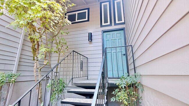 Foto del edificio - Amazing 3 bedroom Home In Lake Oswego is a...