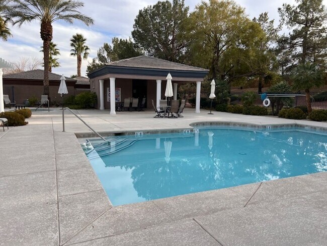 Foto del edificio - Condo on TPC Summerlin golf course! $2250/...