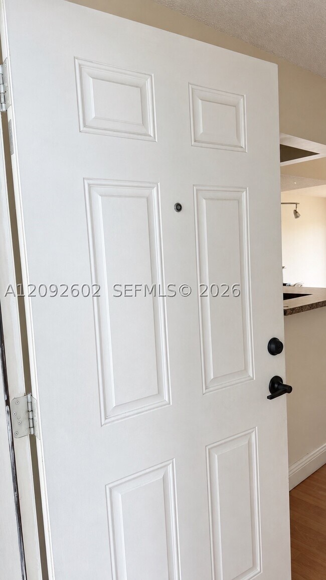 Building Photo - 9372 Fontainebleau Blvd