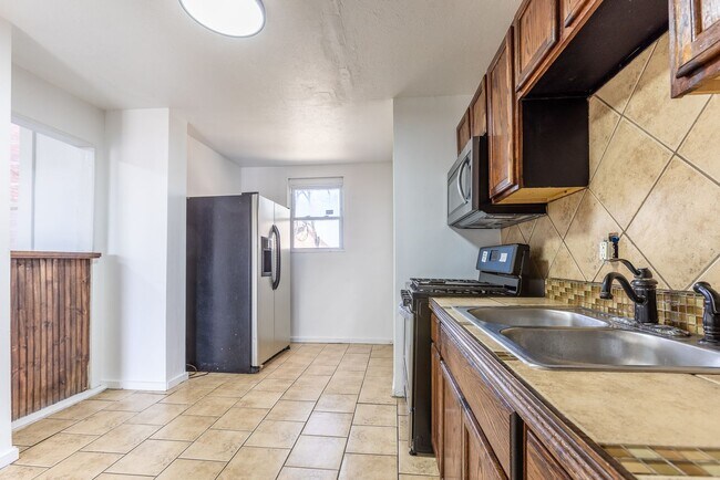 Building Photo - Available JUNE 2026 - Traditional 2 Bedroom Home in Beechview/ LOTS of natural light!