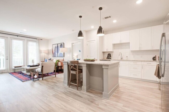 Building Photo - 6000 Old Heartwood Way