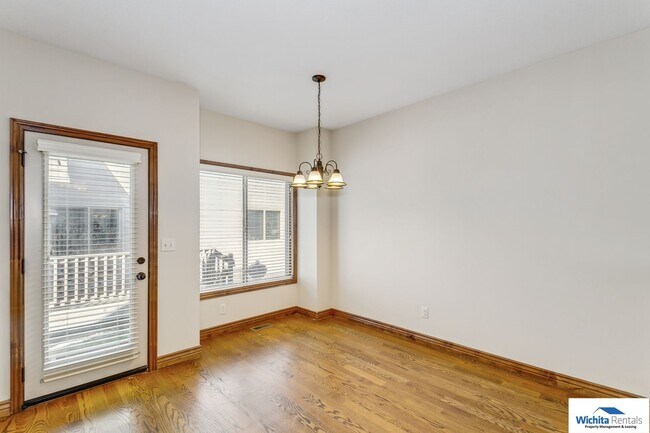 Foto del edificio - 11716-11718 Crestwood