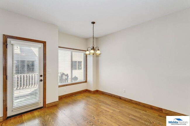 Building Photo - 11716-11718 Crestwood