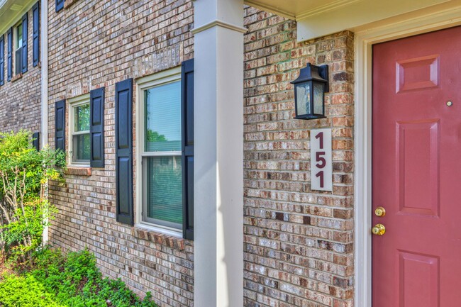 Building Photo - Brentwood Square Condominiums 2 Bed Room