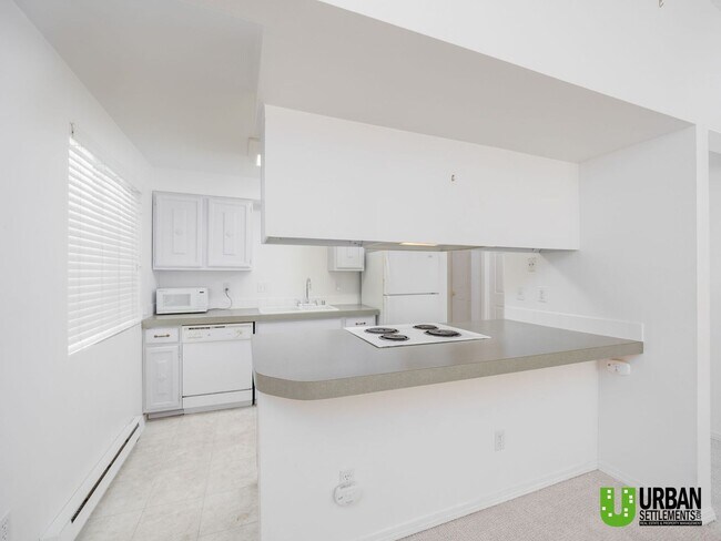 Foto del edificio - Top-Level 2 Bed / 1 Bath Condo with Garage & In-Unit Laundry – Shiloh Hills