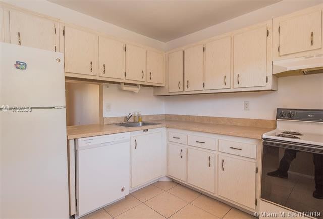 7800 Camino Real Unit H305 Miami Fl 33143 Condo For Rent In Primary Photo 7800 Camino Real