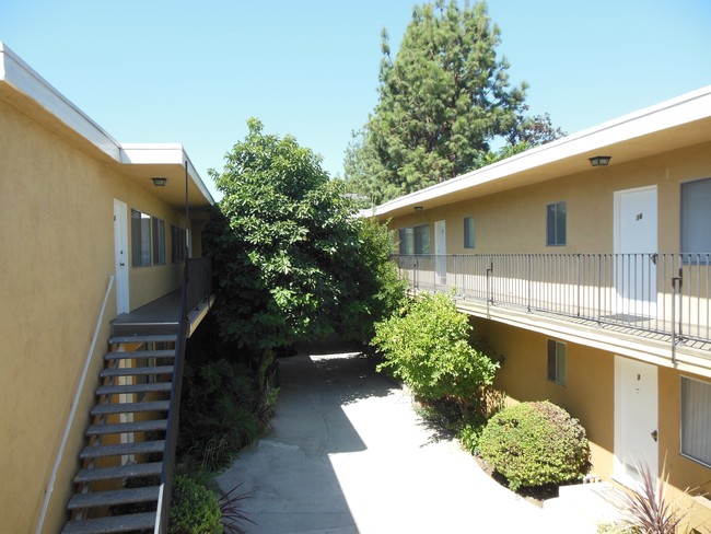 Foto del edificio - 5445 Lindley Ave