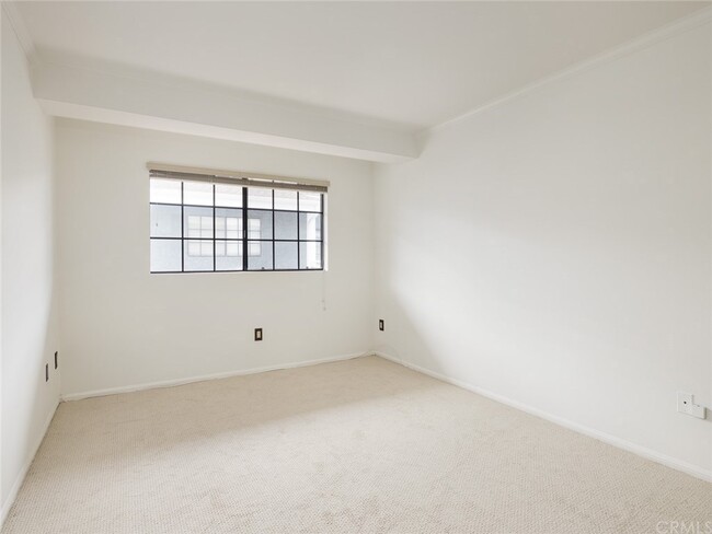 Building Photo - 2019 Carnegie Ln