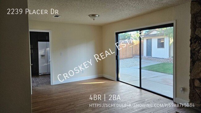 Building Photo - Move in ready! Updated home close to schoo...