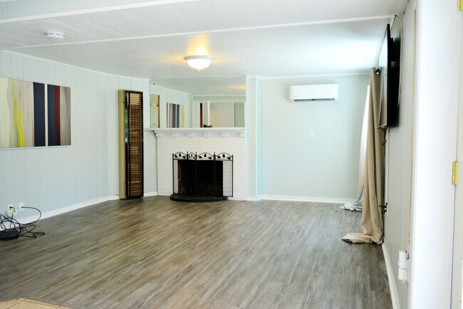 Building Photo - Grand Blvd 1624 S