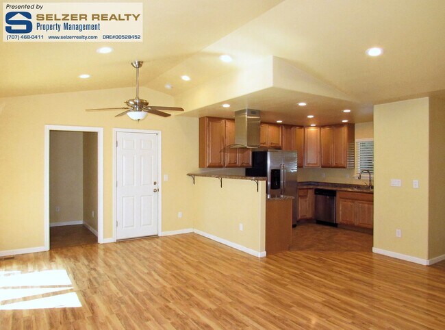 Foto del edificio - Wonderful 3 bd. home in a park-like setting!