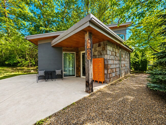 Foto del edificio - Fabulous "Microhome" in Kenilworth Area!
