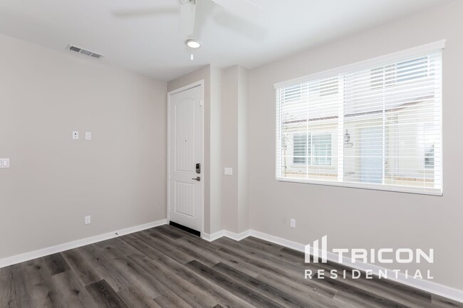 Building Photo - 24944 Siempre Ct