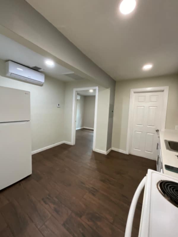 Photo - 2533 W Southcross Blvd Apartment