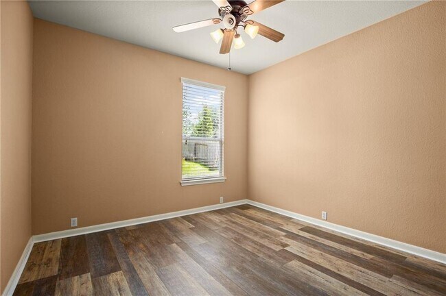 Foto del edificio - 717 Adler Falls Ln