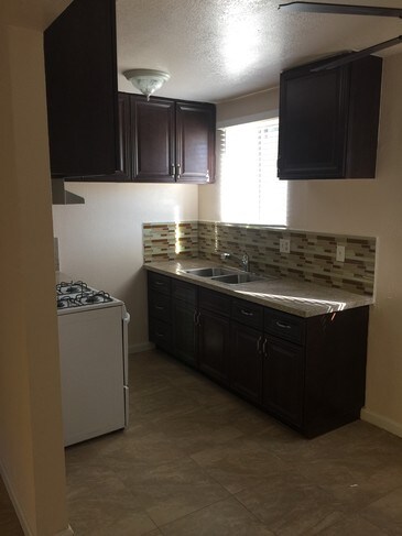 Foto del edificio - 5105 Woodman Ave