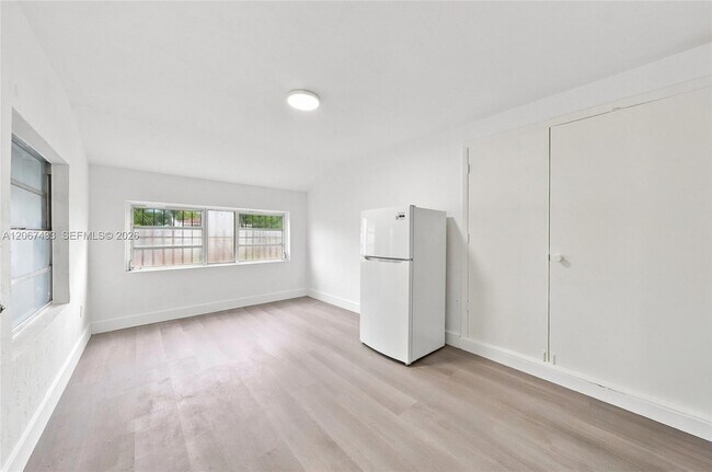 Foto del edificio - 3500 NW 1st St