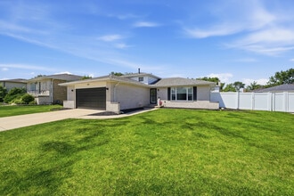 Building Photo - 16450 Cherry Hill Ave