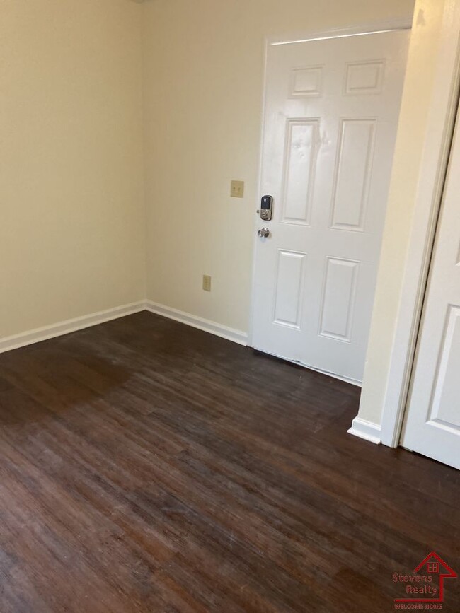 Building Photo - 126 Bybee Woods Dr