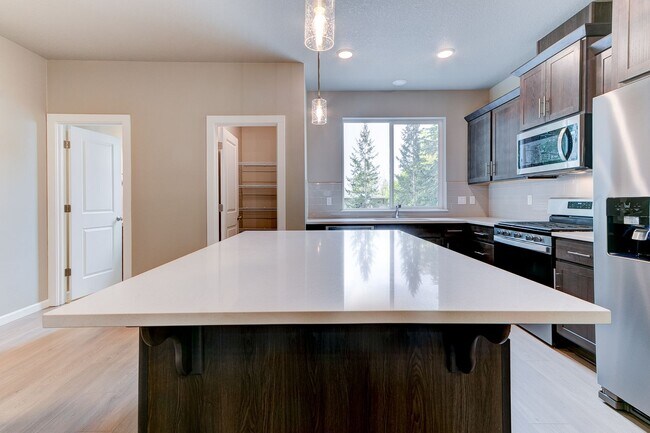 Foto del edificio - HOLIDAY RENT CONCESSION WITH APPROVED APPL...
