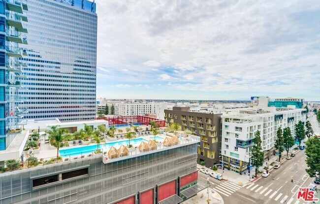 Foto del edificio - 1155 S Grand Ave