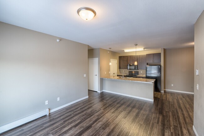 Building Photo - Northtown Crossing - Pet Friendly, Student...