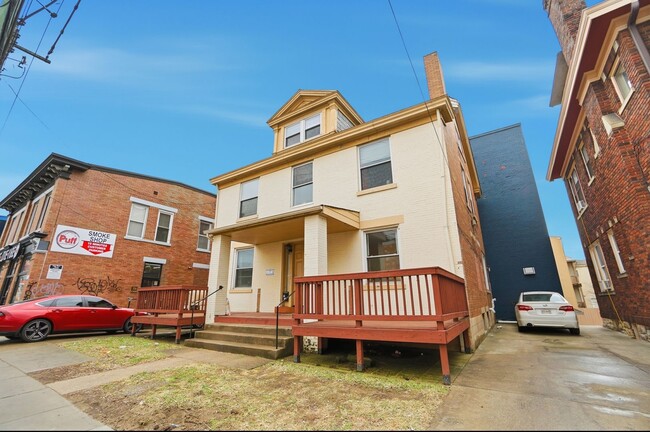 Photo - 7 Bed/3 Bath Mins. from UC Campus $700/pp ($4,900/mo)! House