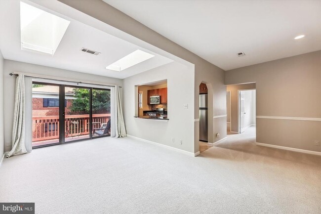 Building Photo - 2702 Dartmouth Rd