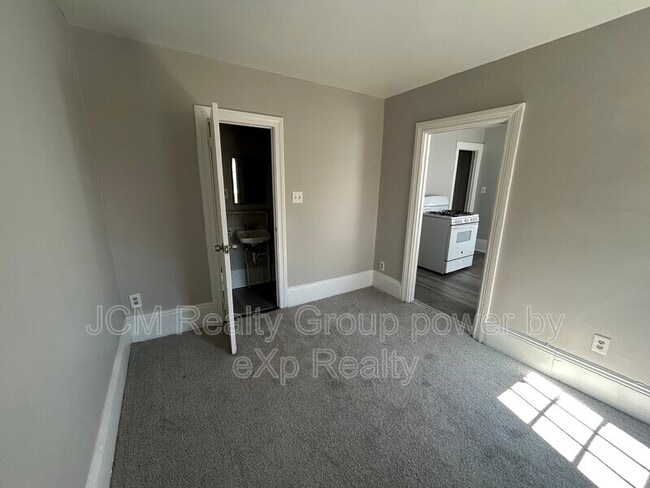 Building Photo - 829 Broadway