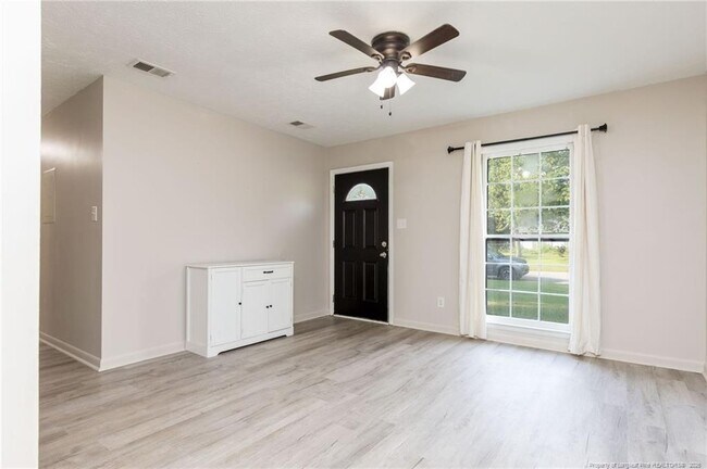 Foto del edificio - 6449 Rutherglen Dr