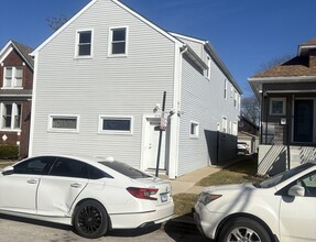 Building Photo - 2733 N Marmora Ave