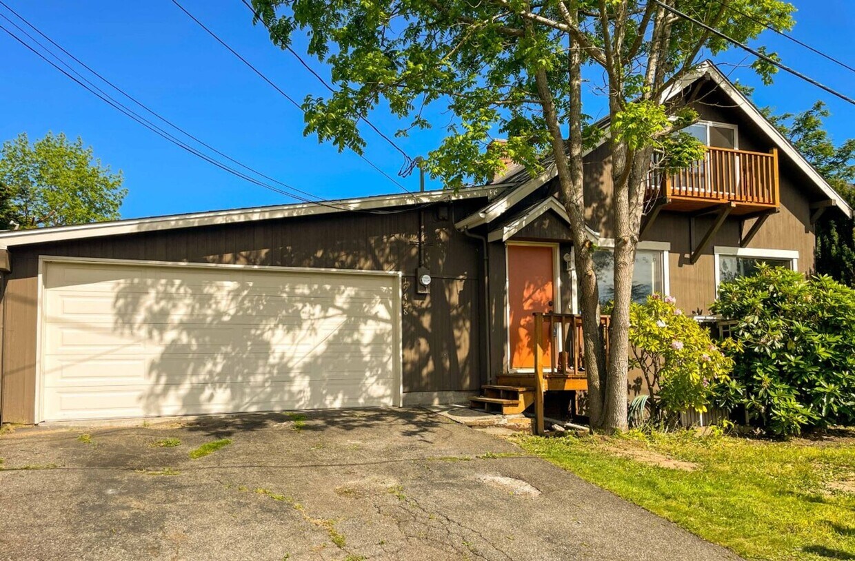 Primary Photo - 3Bd/2Ba Shoreline House