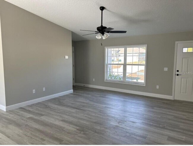 Building Photo - 2434 W Menores Dr