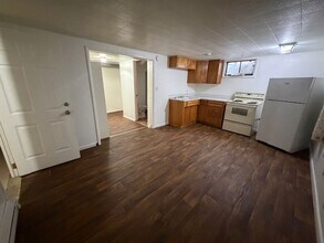 Building Photo - 932 Avenue B