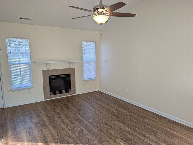 Building Photo - Nice 2 Bedroom Townhouse - 1154 Pueble Drive