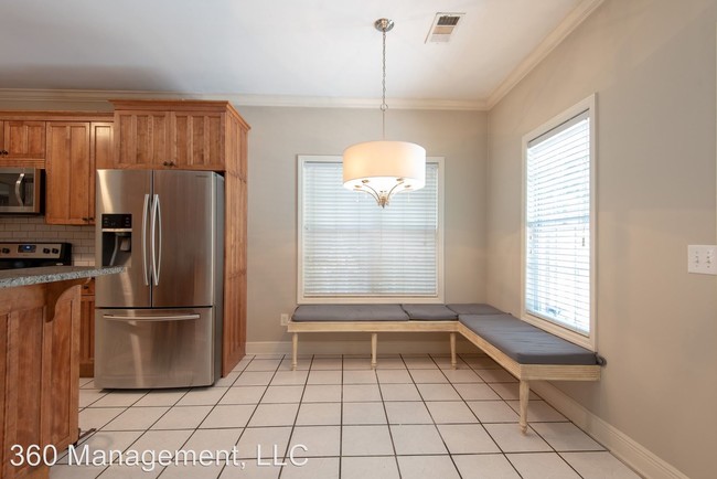 Building Photo - 4 br, 2.5 bath House - 2220 Riverwood Drive