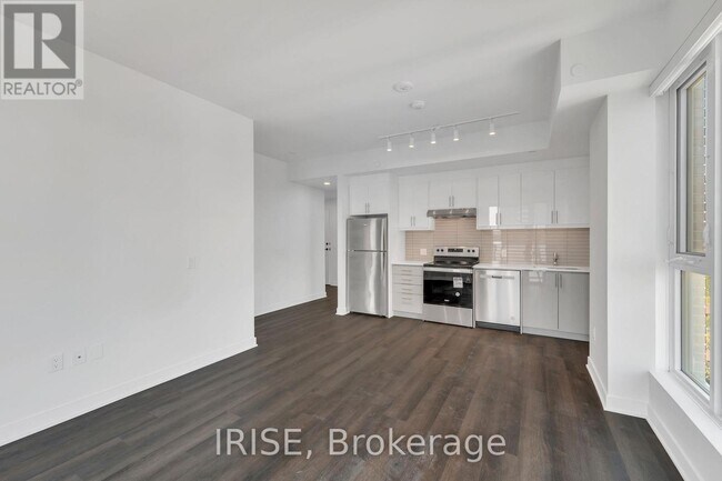 Photo du bâtiment - 3030 Pharmacy Ave