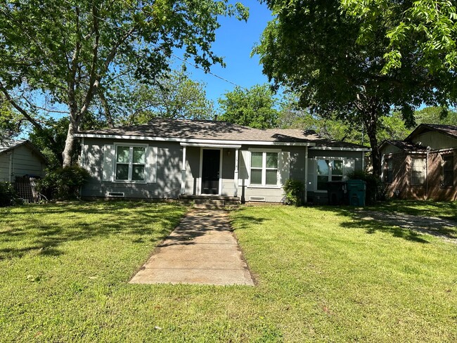 Building Photo - 3 Bedroom/1 Bath Home - Denton