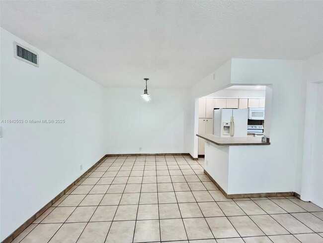 Building Photo - 581 Blue Heron Dr