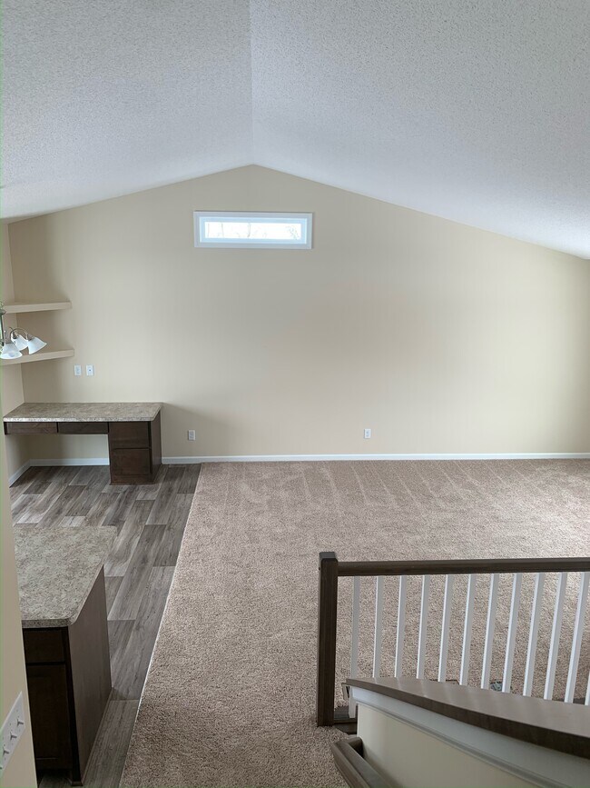 Building Photo - 2031 Willow Ct