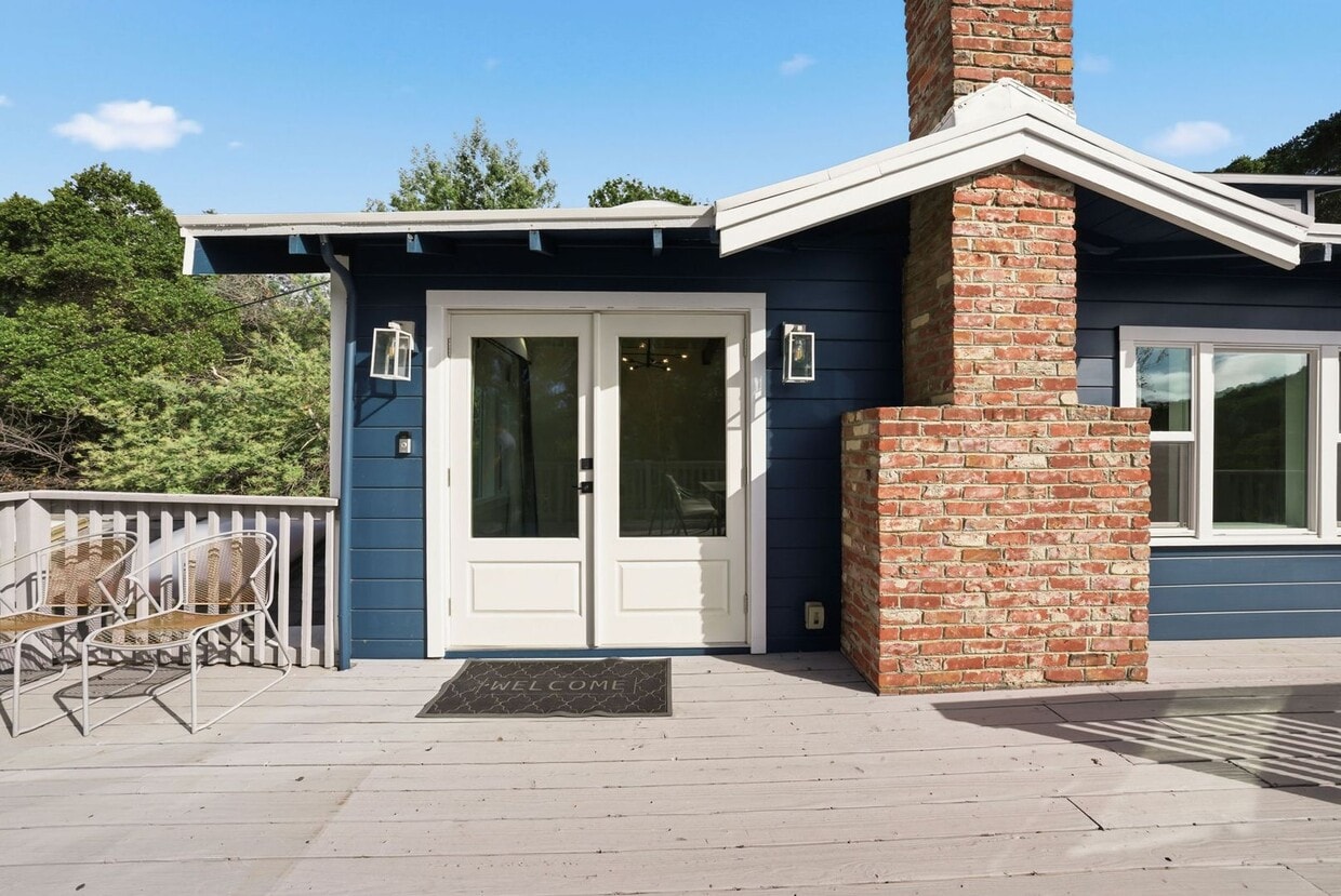 Foto principal - 3 Bed/2.5 Bath Multilevel Home with Amazin...