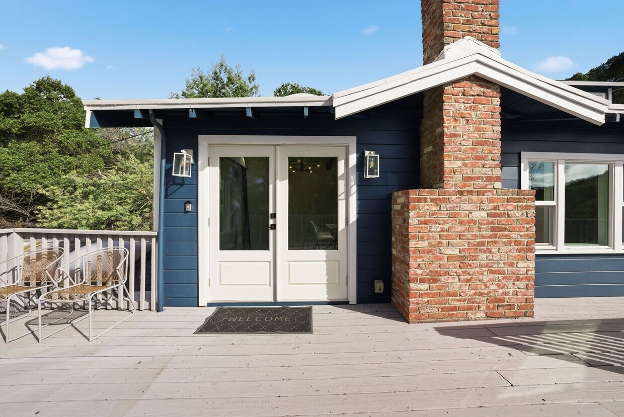 Primary Photo - 3 Bed/2.5 Bath Multilevel Home with Amazin...