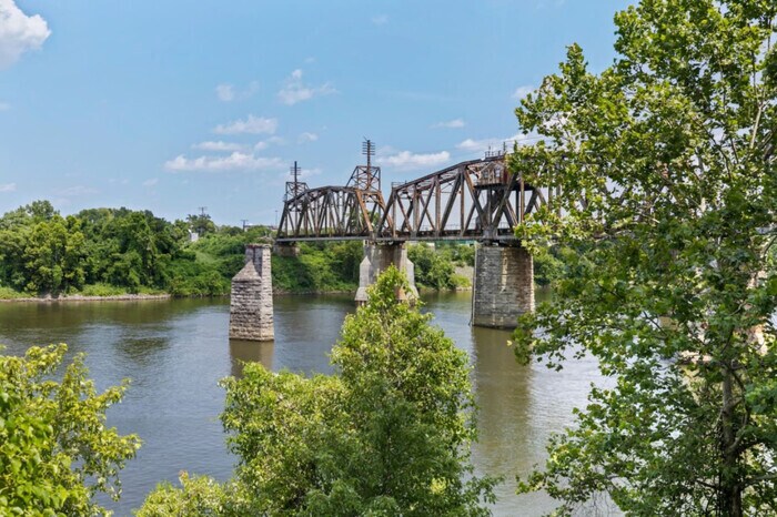 Primary Photo - River View| Elevator, Balcony, Germantown,...
