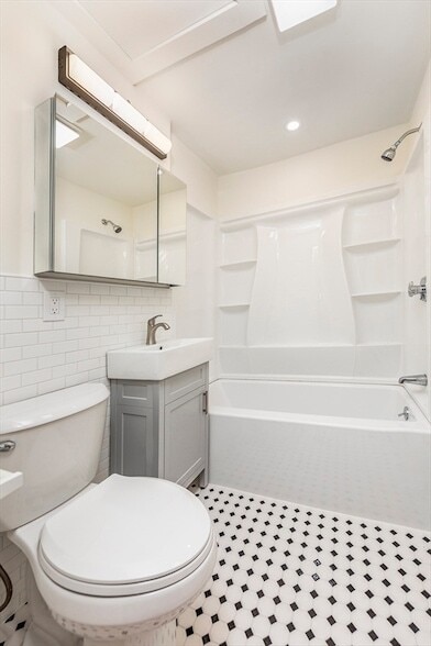 Photo - 108 Washington St Apartment