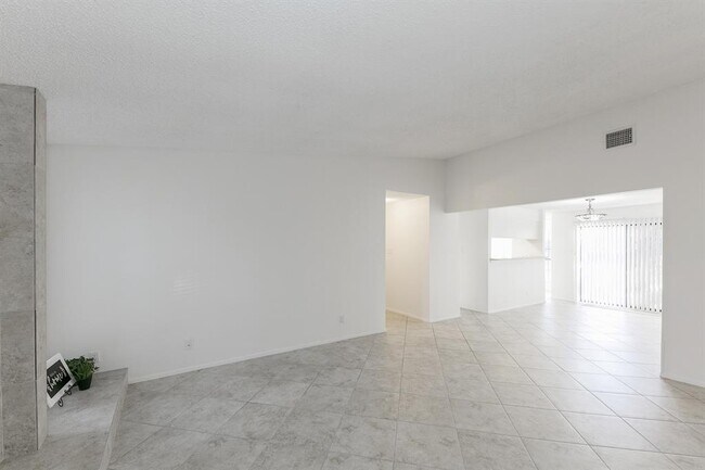 Building Photo - 4159 Steck Ave