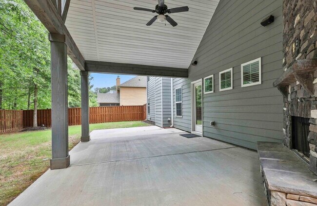 Building Photo - "Spacious 5-Bed Family Retreat with Movie Room & Cozy Patio Fireplace in Sharpsburg!"