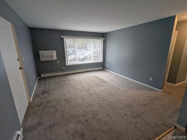 Foto del edificio - 6194 Richards Dr