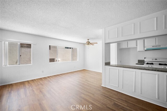 Foto del edificio - 6716 Sylmar Ave